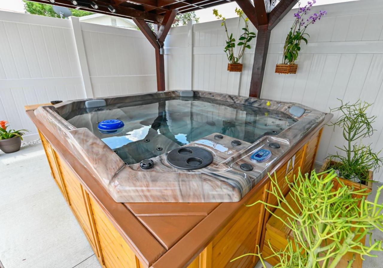 Paradise In Brandon With Luxurious 6 Person Spa Exterior foto